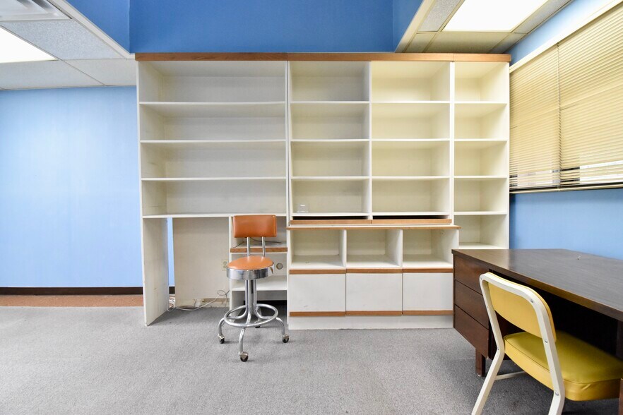 More Photos Of 810 Newman Dr, Helena Office For Sale