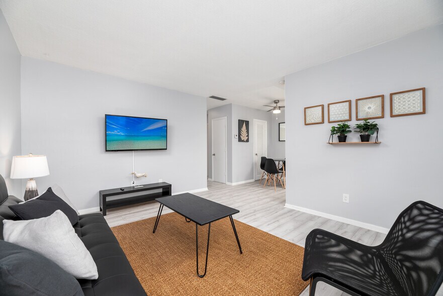 More Photos Of 820 NE 21st Dr, Wilton Manors Apartments For Sale