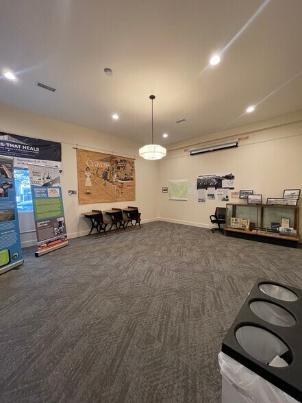 More Photos Of 281 S 2nd St, Independence Storefront For Sale