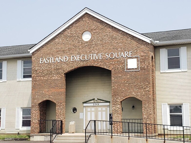 Primary Photo Of 2242-2246 S Hamilton Rd, Columbus Office Residential For Lease