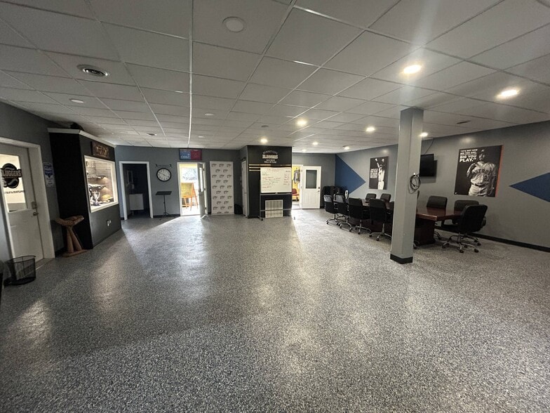 More Photos Of 5730 Bluffton Rd, Fort Wayne Light Manufacturing For Sale