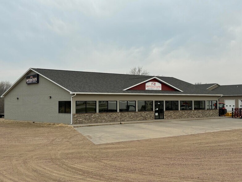 More Photos Of 1601 S Ohlman St, Mitchell General Retail For Sale