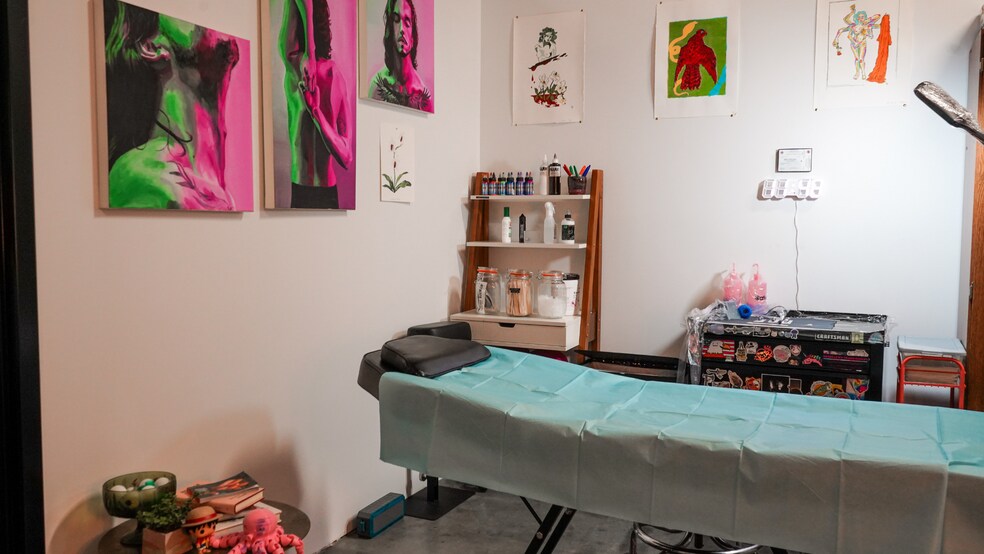 More Photos Of 1402 Jones St, Omaha Service For Lease