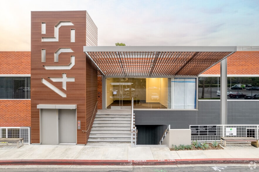 More Photos Of 465 N Halstead St, Pasadena Loft Creative Space For Lease