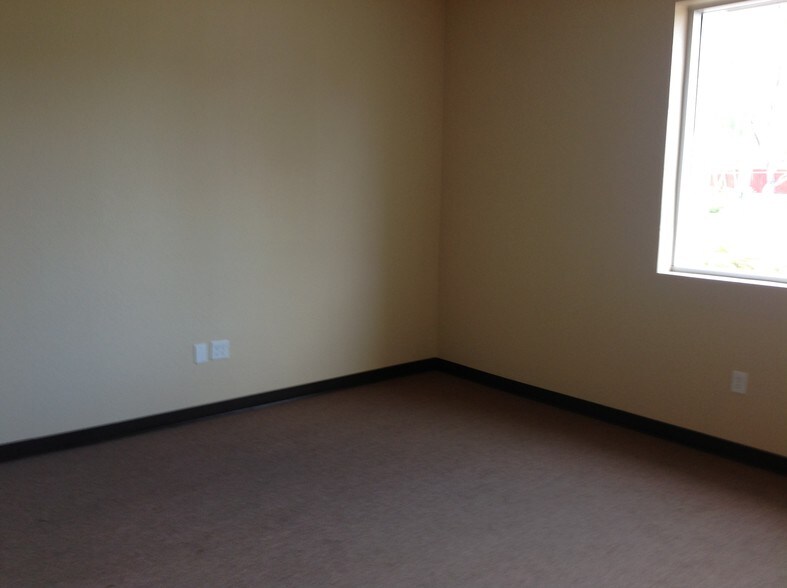 More Photos Of 8961 N 79th Ave, Peoria Warehouse For Lease