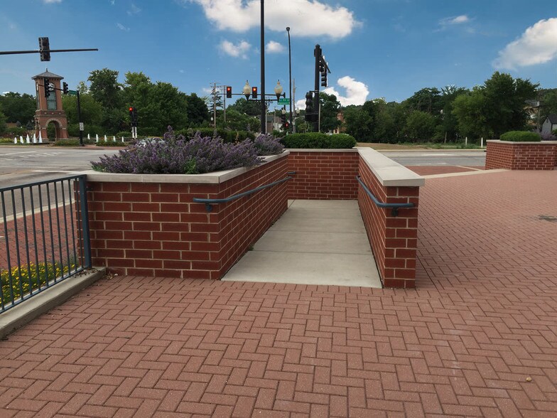 More Photos Of 1 N Main St, Algonquin Apartments For Lease