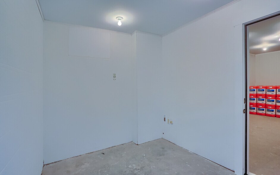 More Photos Of 468 E Washington St, New Castle Manufacturing For Lease