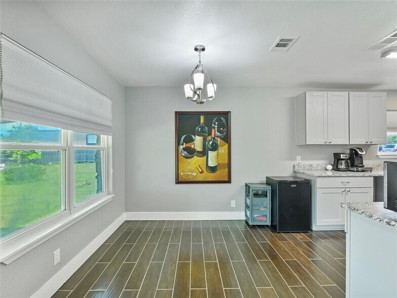 More Photos Of 1612 Shenandoah Dr, Cedar Park Warehouse For Sale