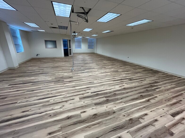 More Photos Of 1202 E South 11th St, Abilene Office For Lease