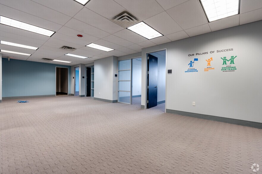 More Photos Of 3801 Hulen St, Fort Worth Office For Lease