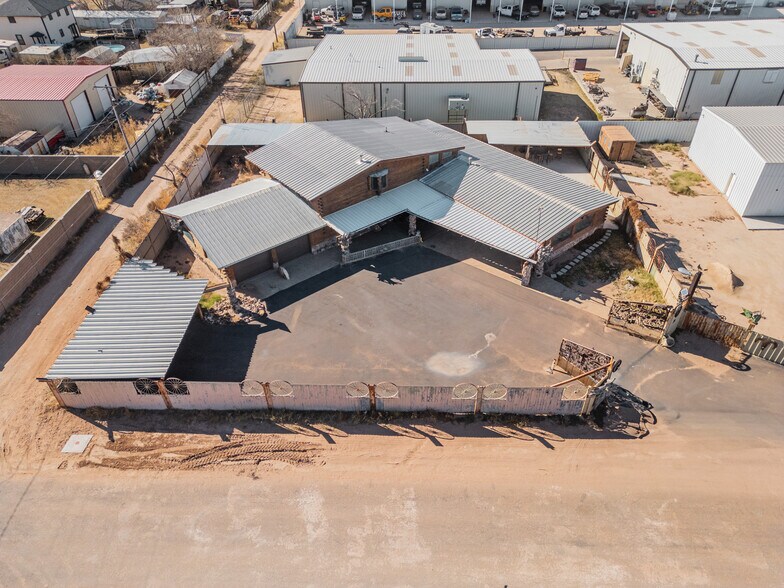 More Photos Of 1525 N Avenue D, Odessa Flex For Sale