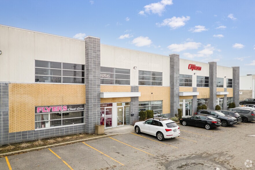 More Photos Of 9233-9245 Rue Thimens, Montréal Light Distribution For Lease