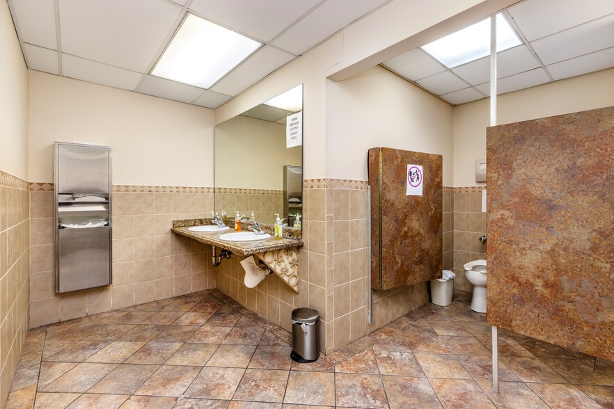 More Photos Of 632 W Stocker St, Glendale Religious Facility For Sale