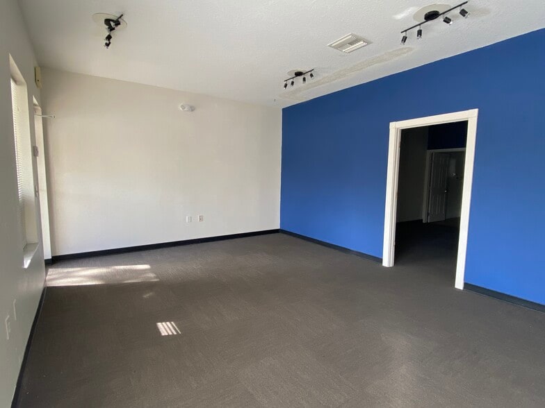More Photos Of 206 S US-27, Lady Lake Office For Lease