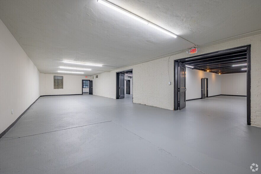 More Photos Of 2441 W Baltimore St, Baltimore Flex For Sale