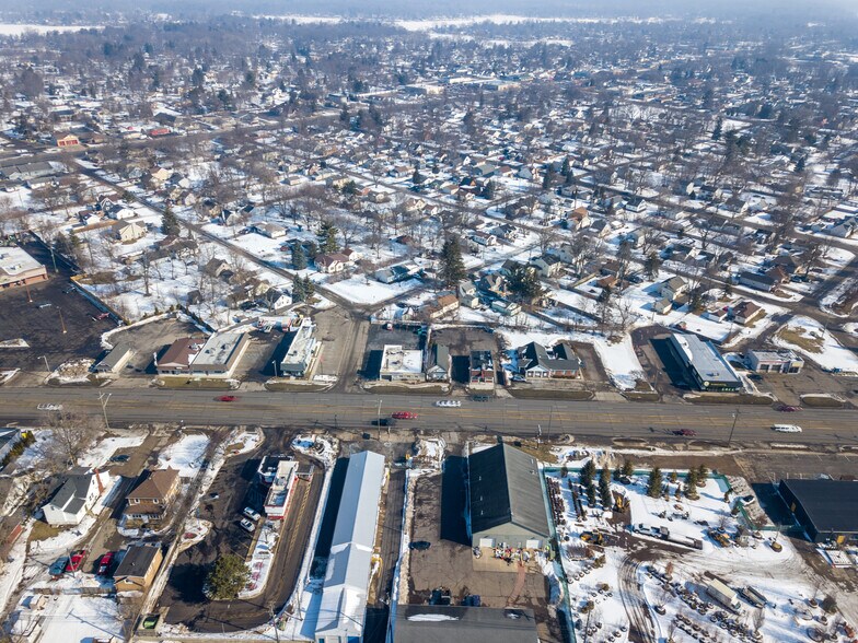 More Photos Of 4680 Dixie Hwy, Waterford Freestanding For Sale