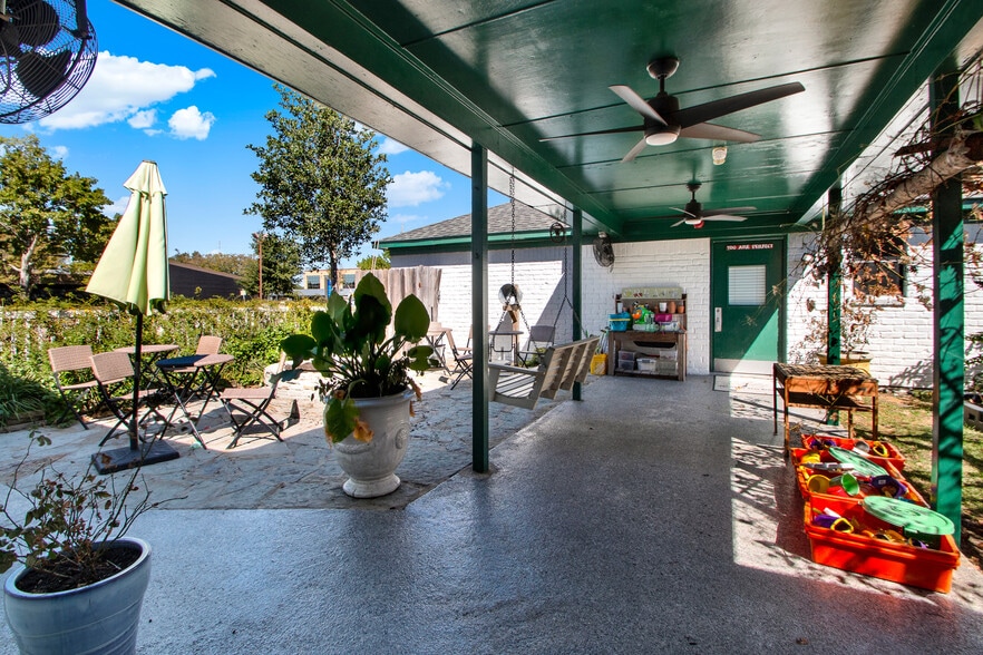 More Photos Of 17127 Red Oak Dr, Houston Flex For Sale