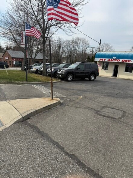 More Photos Of 659 E Jericho Tpke, Huntington Station Auto Dealership For Lease