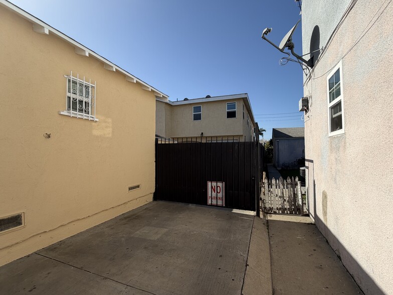 More Photos Of 10923 S Inglewood Ave, Inglewood Apartments For Sale