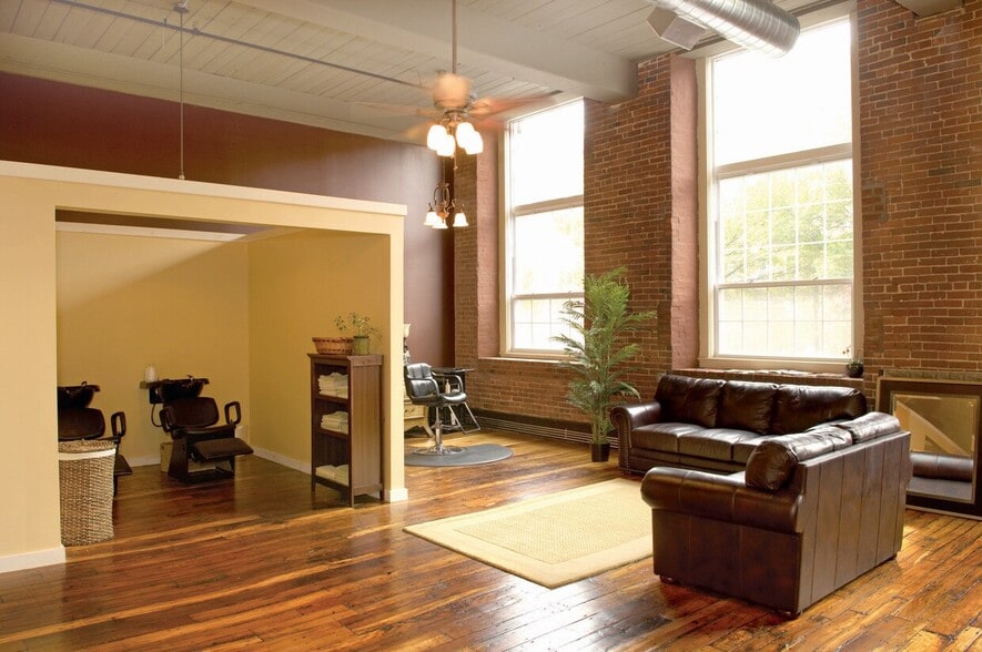 More Photos Of 250 Commercial St, Manchester Light Manufacturing For Lease