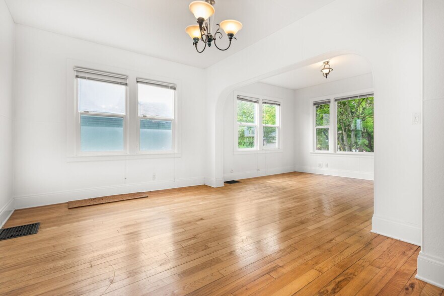 More Photos Of 1516 SE 43rd Ave, Portland Medical For Sale