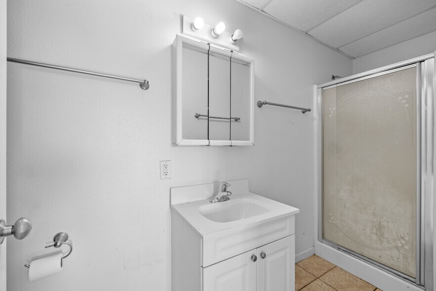 More Photos Of 2708 30th Ave NE, Minot Manufacturing For Sale