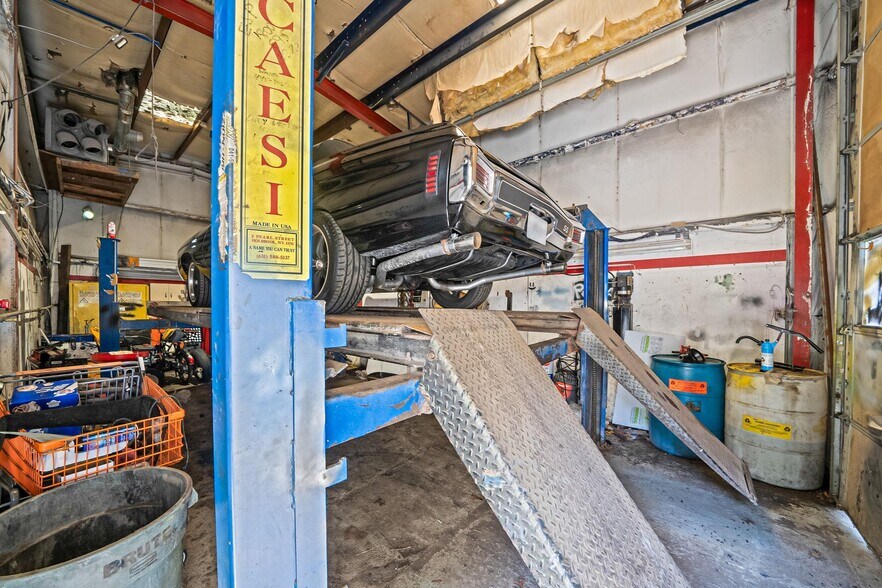 More Photos Of 18 Havenwood Dr, Shirley Auto Repair For Sale