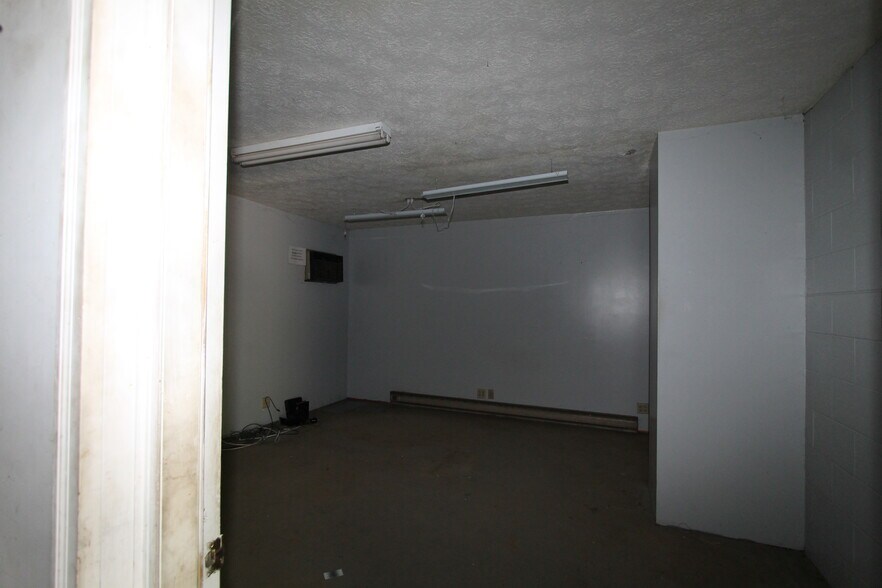 More Photos Of 730 S Main St, Mount Vernon Freestanding For Sale