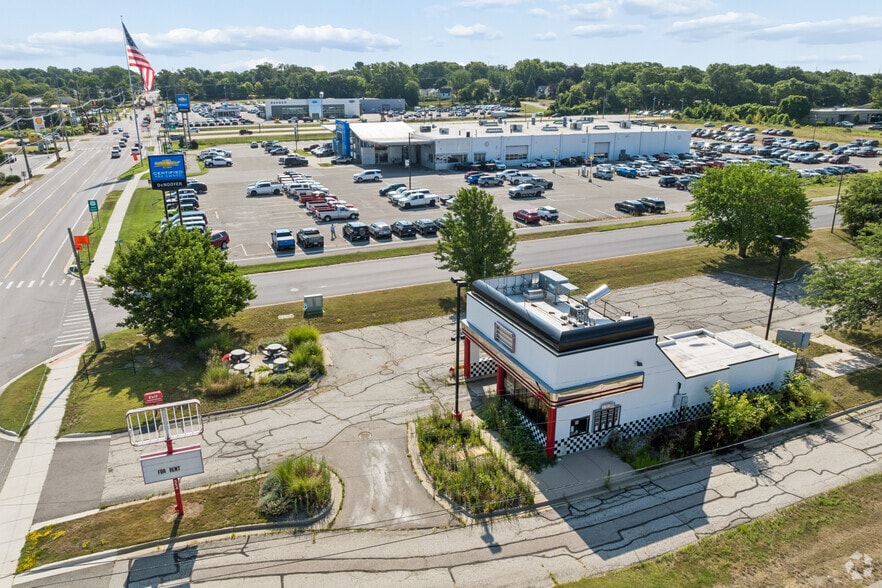 More Photos Of 554 E 8th St, Holland Fast Food For Sale