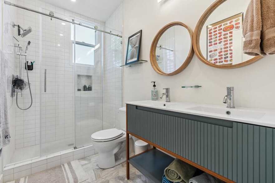 More Photos Of 1019 E 33rd St, Oakland Apartments For Sale