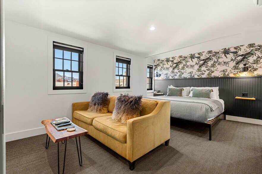 More Photos Of 409 The Hill, Portsmouth Hotel For Sale