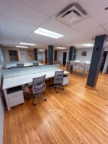 More Photos Of 30 N Lincoln St, Batavia Office For Lease