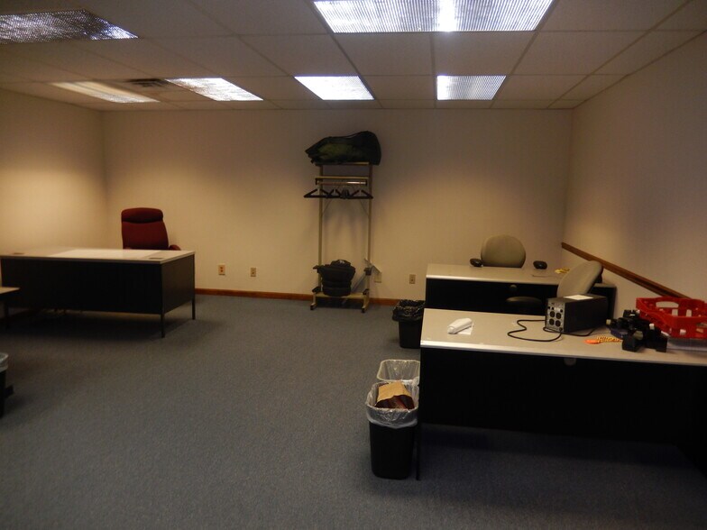 More Photos Of 80 Grace Dr, Hurricane Warehouse For Lease