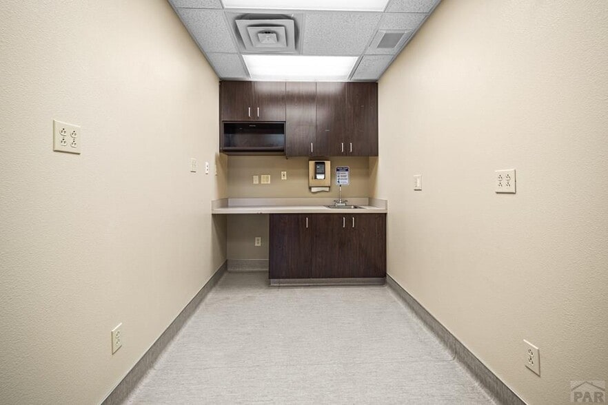 More Photos Of 19 E Abarr Dr, Pueblo Office For Lease