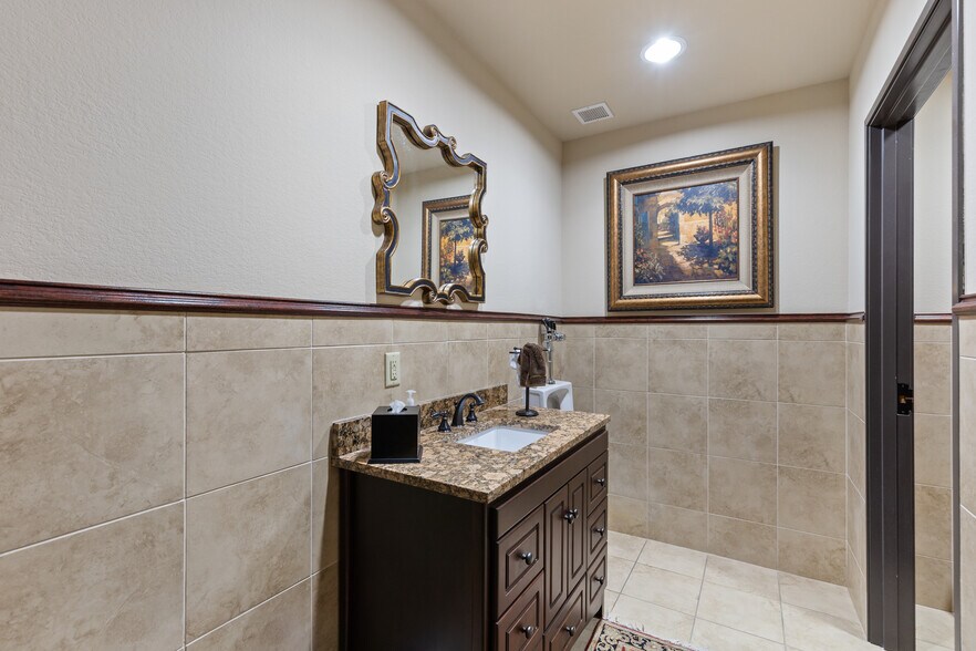 More Photos Of 5422 Alpha Rd, Dallas Medical For Sale