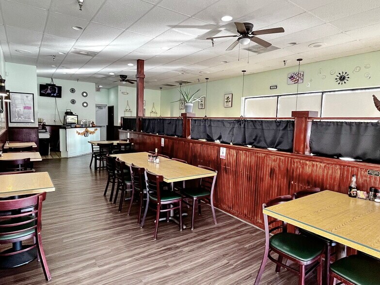 More Photos Of 32 N Dupont Hwy, Selbyville Unknown For Lease