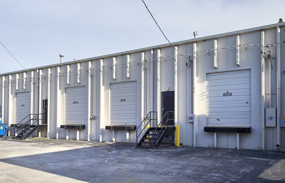 More Photos Of 8503-8529 Mid County Industrial Dr, Vinita Park Flex For Lease