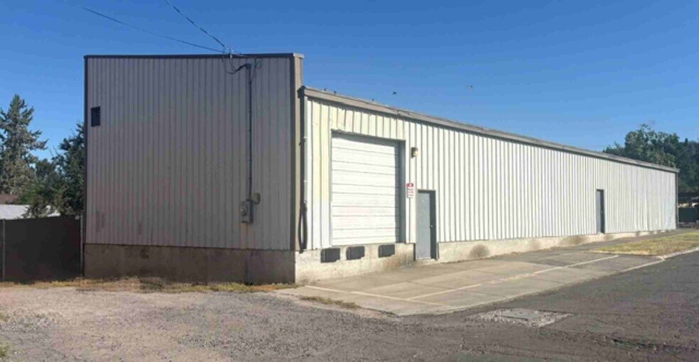 Primary Photo Of 140 Martin St, Klamath Falls Flex For Lease
