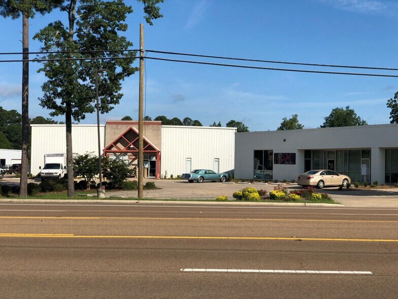 More Photos Of 1091 Old Fannin Rd, Brandon Office For Lease