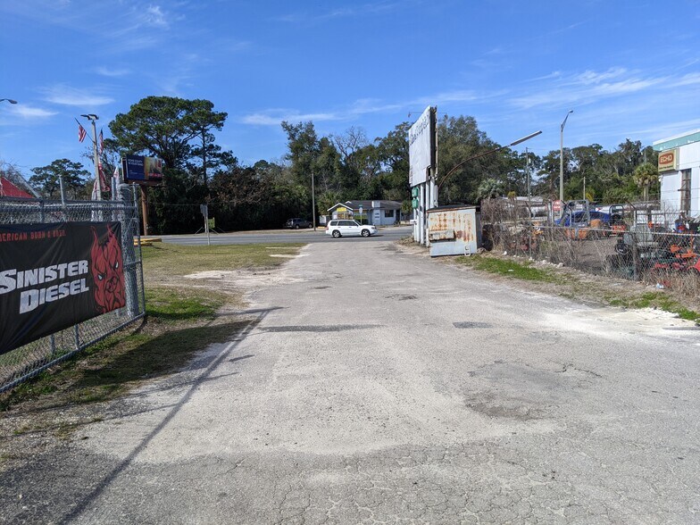 More Photos Of 1170 W Us-90, Lake City Light Distribution For Sale