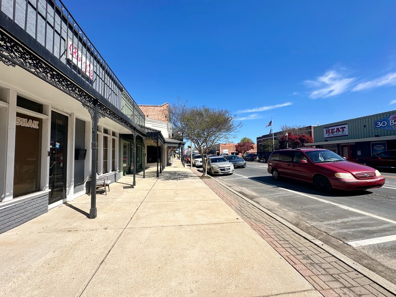 More Photos Of 105 N Main St, Atmore Office For Sale