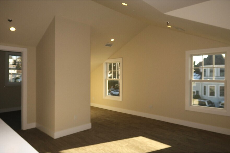 More Photos Of 189 South St, Oyster Bay Office For Lease