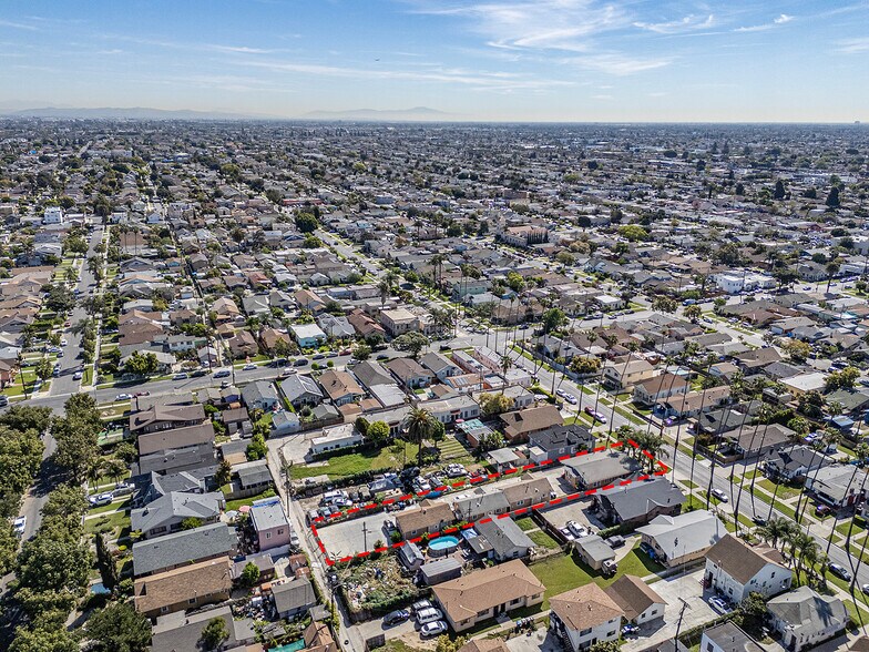 More Photos Of 1565 W 51st St, Los Angeles Multifamily For Sale