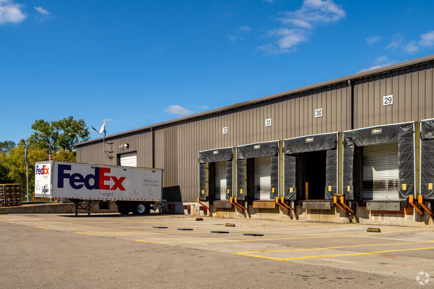 More Photos Of 4025 S Dye Rd, Swartz Creek Truck Terminal For Sale