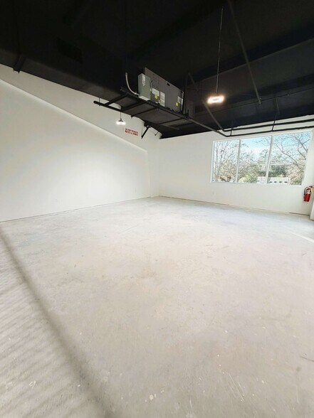 More Photos Of 3584 Plover, Naples Warehouse For Lease