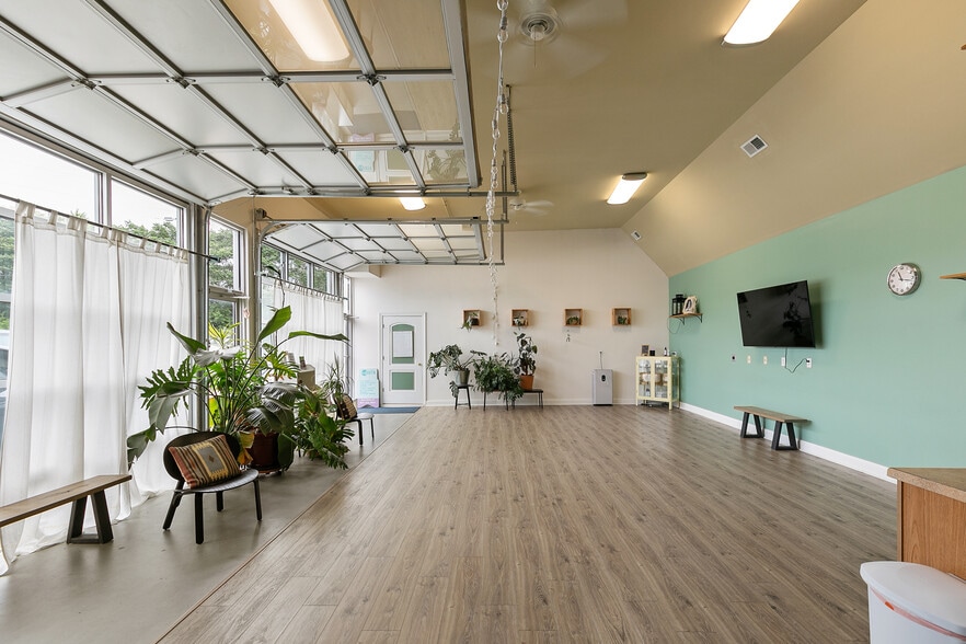 More Photos Of 1726 Altamont Ave, Richmond Warehouse For Lease