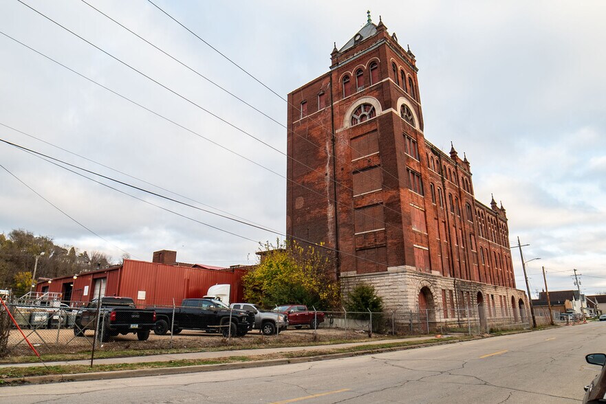 More Photos Of 3040 Jackson St, Dubuque Apartments For Sale
