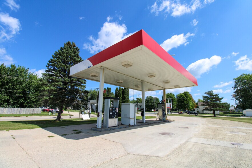 More Photos Of 107 8th Ave SW, Kasson Specialty For Sale