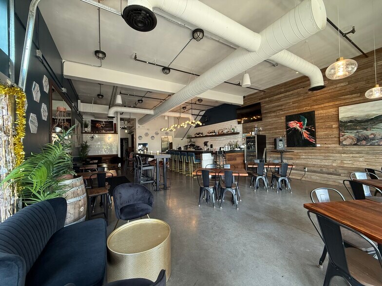 More Photos Of 3602 NW 119th St, Vancouver Storefront Retail Residential For Lease