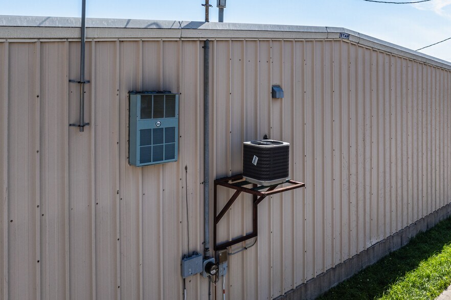 More Photos Of 624 S 7th St, Saint Joseph Industrial For Sale